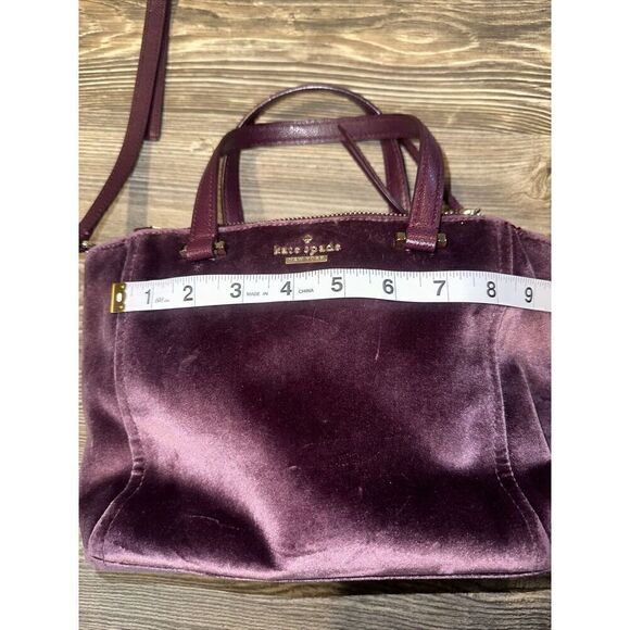 Kate Spade Red Suede Purse. Preloved Condition. Gold Hardware. 6 - Picture 12 of 13